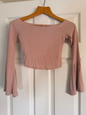 iris Ribbed Bell-Sleeve Off-Shoulder Crop Top in Dusty Pink Size S